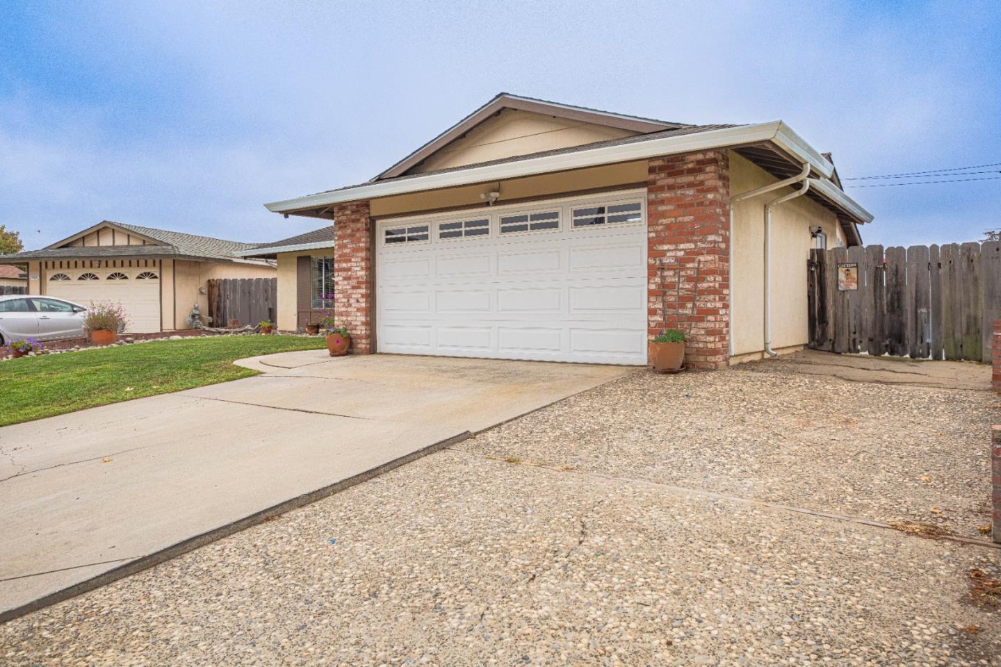 Detail Gallery Image 2 of 29 For 19010 Souza Way, Salinas,  CA 93906 - 3 Beds | 2 Baths