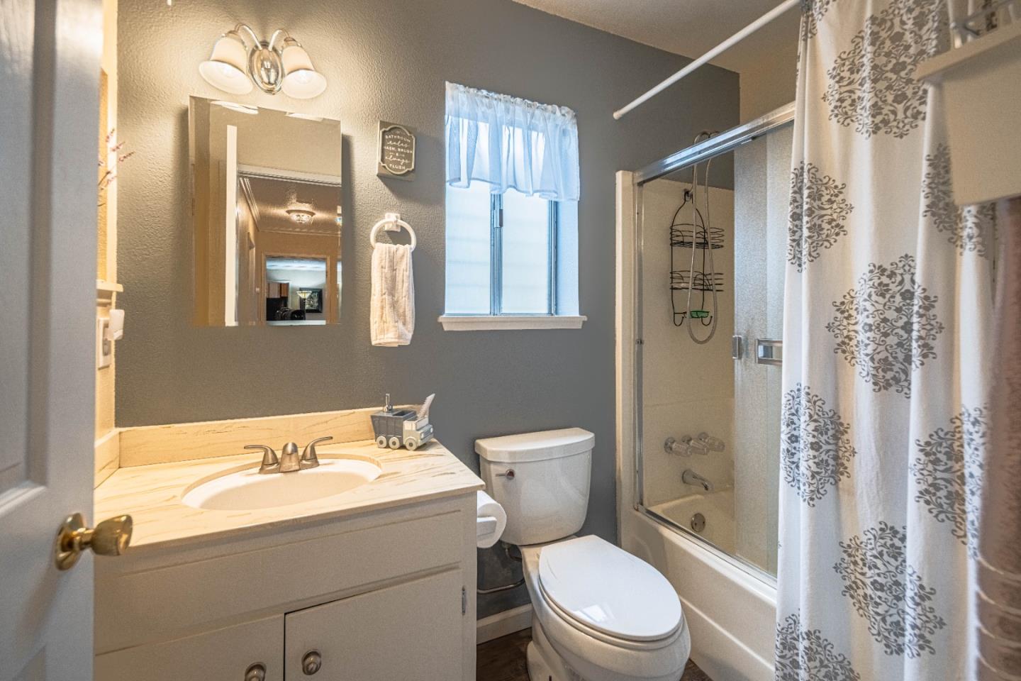 Detail Gallery Image 23 of 29 For 19010 Souza Way, Salinas,  CA 93906 - 3 Beds | 2 Baths