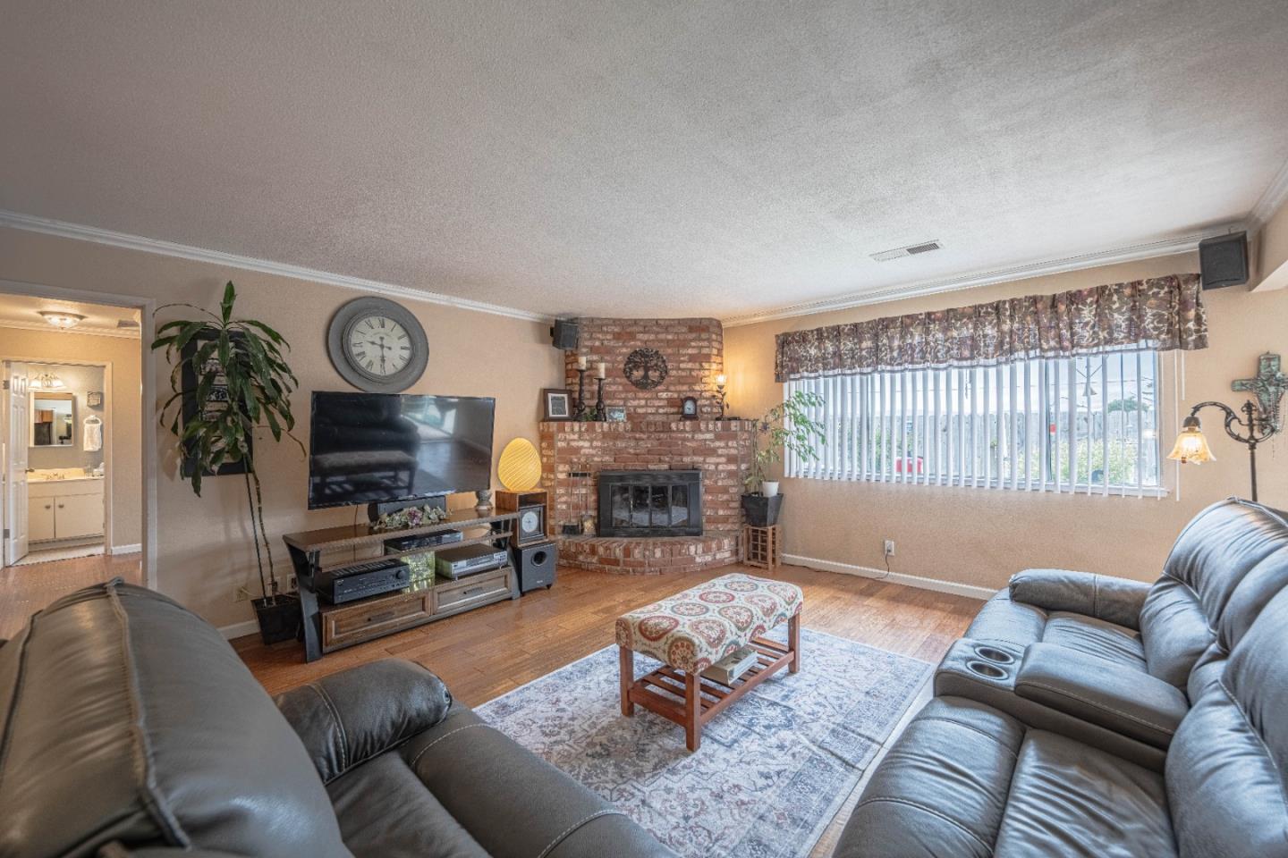 Detail Gallery Image 5 of 29 For 19010 Souza Way, Salinas,  CA 93906 - 3 Beds | 2 Baths