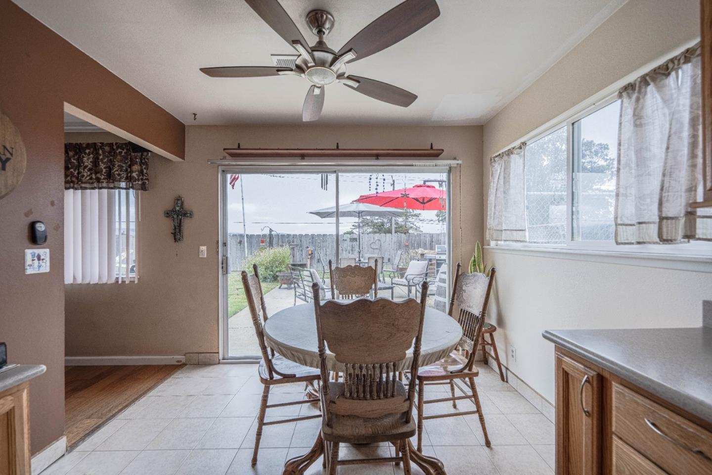 Detail Gallery Image 8 of 29 For 19010 Souza Way, Salinas,  CA 93906 - 3 Beds | 2 Baths