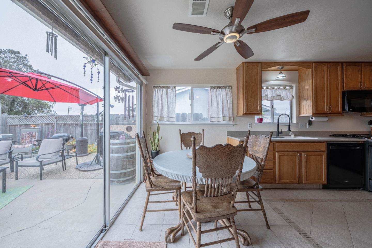 Detail Gallery Image 9 of 29 For 19010 Souza Way, Salinas,  CA 93906 - 3 Beds | 2 Baths