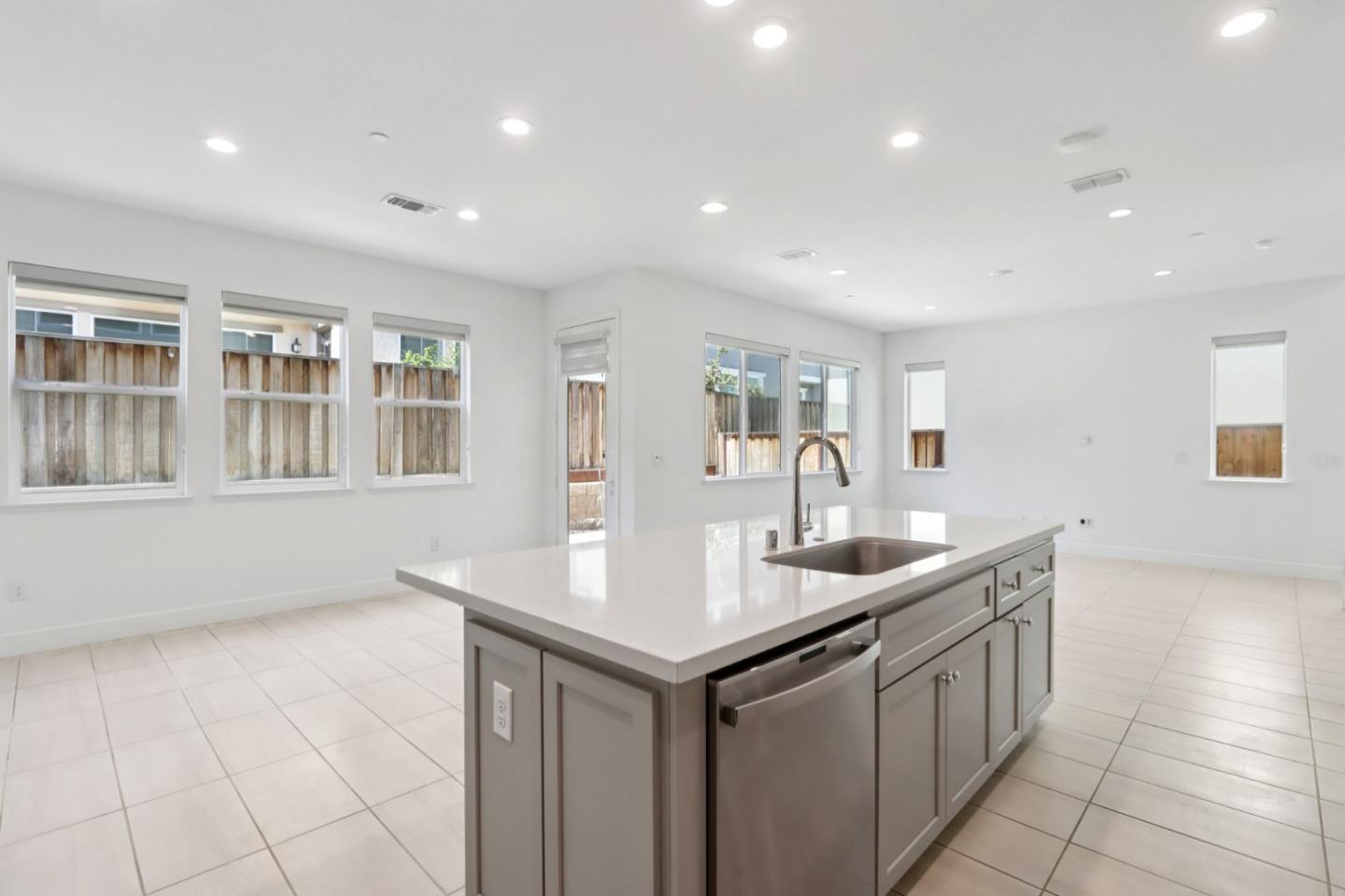 Detail Gallery Image 14 of 36 For 1363 S Shields Ave, Tracy,  CA 95391 - 3 Beds | 2/1 Baths