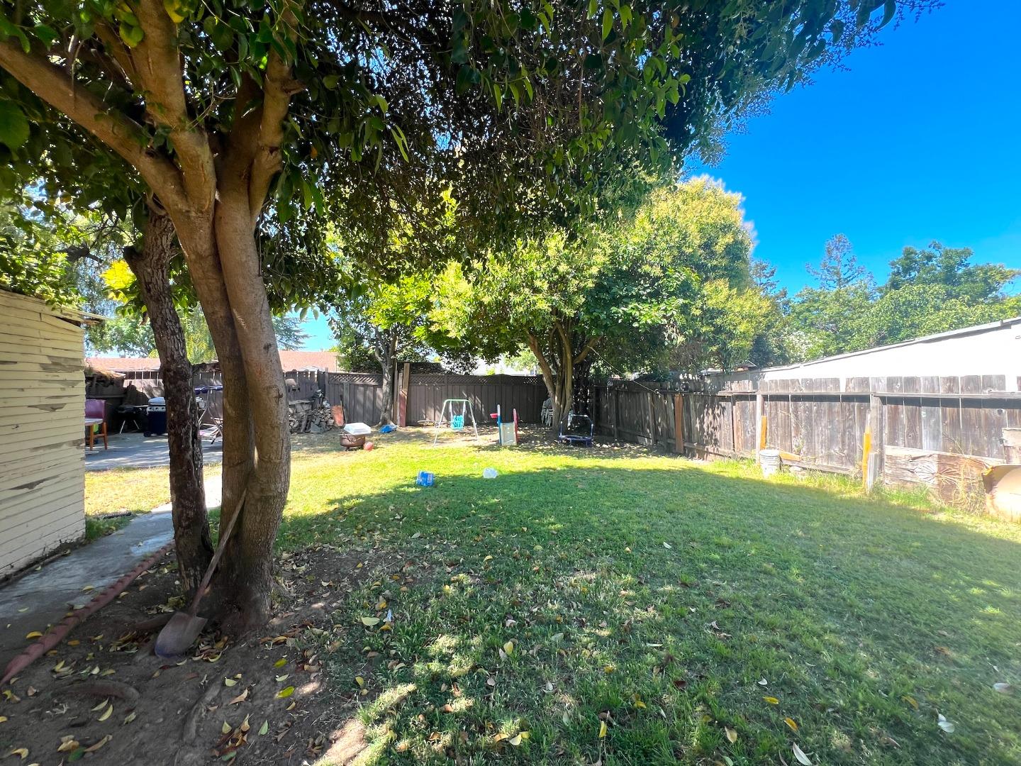 Detail Gallery Image 6 of 7 For 75 S Cragmont Ave, San Jose,  CA 95127 - 3 Beds | 2 Baths