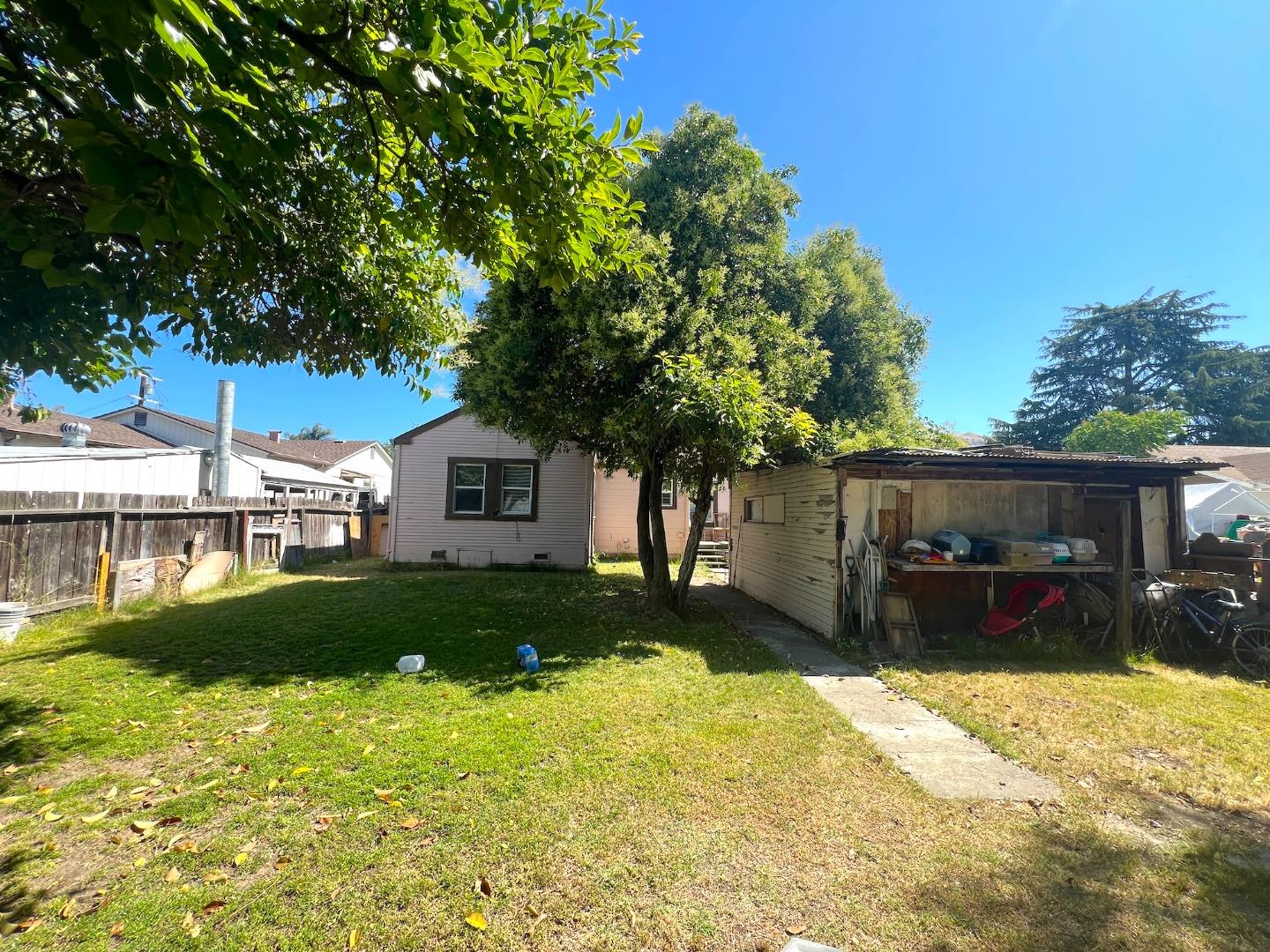 Detail Gallery Image 7 of 7 For 75 S Cragmont Ave, San Jose,  CA 95127 - 3 Beds | 2 Baths
