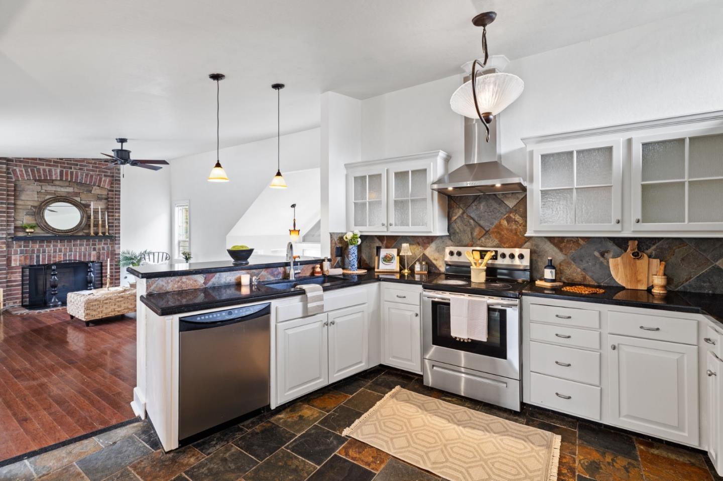 Detail Gallery Image 6 of 45 For 674 Clubhouse Dr, Aptos,  CA 95003 - 3 Beds | 2 Baths