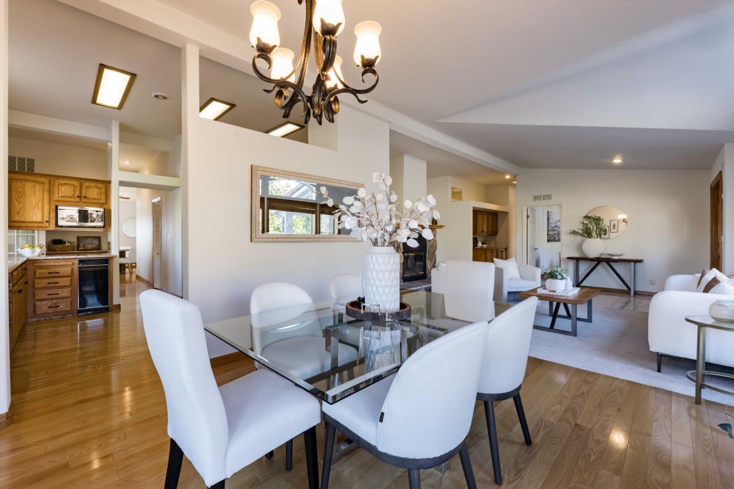 Detail Gallery Image 12 of 35 For 4024 Higuera Highland Ln, San Jose,  CA 95148 - 4 Beds | 2/1 Baths