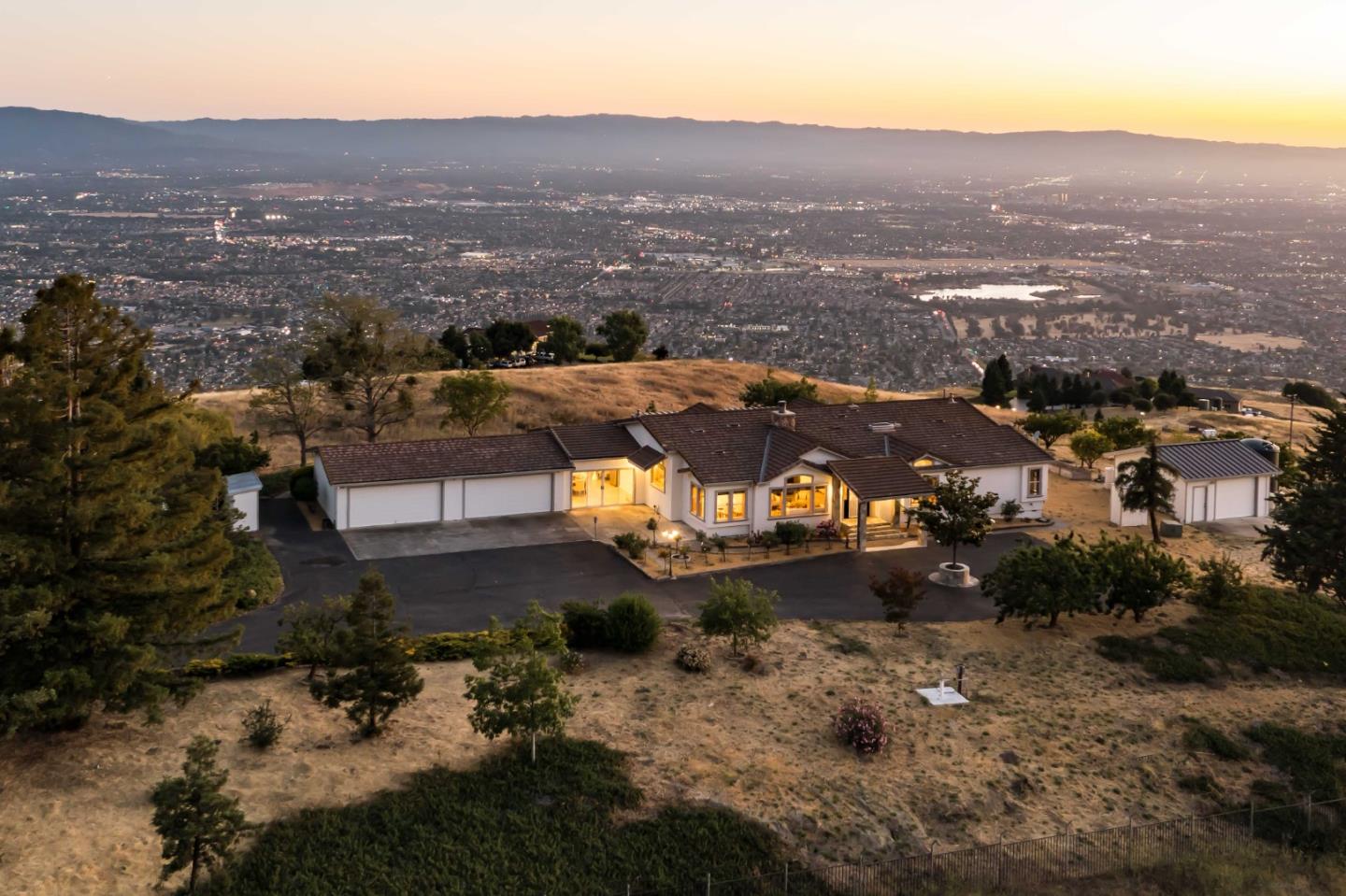 Detail Gallery Image 2 of 35 For 4024 Higuera Highland Ln, San Jose,  CA 95148 - 4 Beds | 2/1 Baths