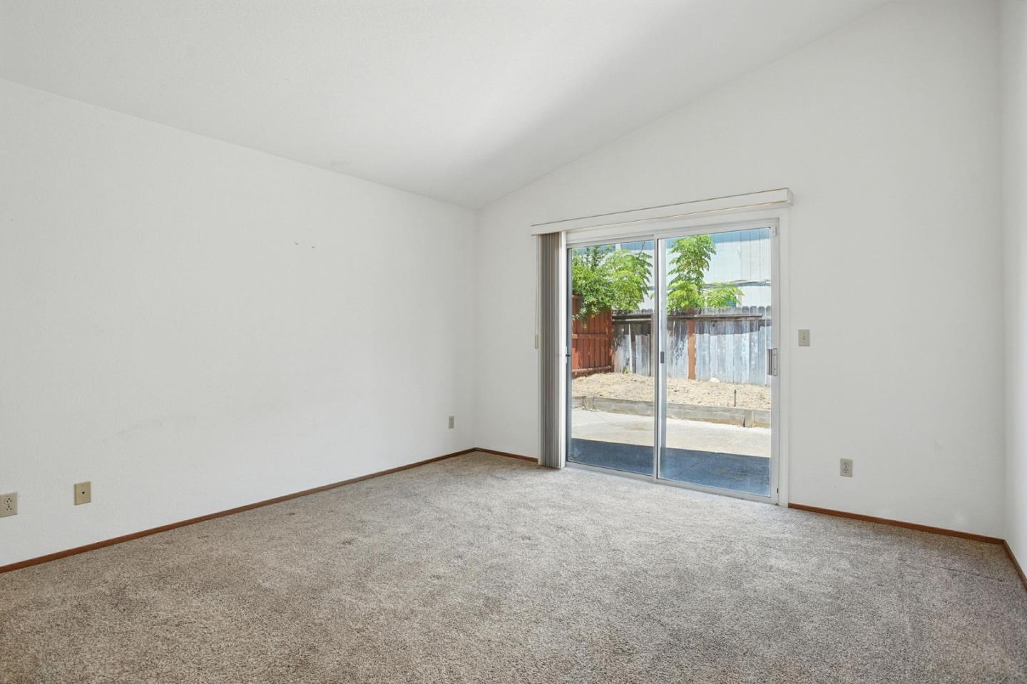 Detail Gallery Image 13 of 34 For 8534 Shadow Crest Cir, Antelope,  CA 95843 - 3 Beds | 2 Baths