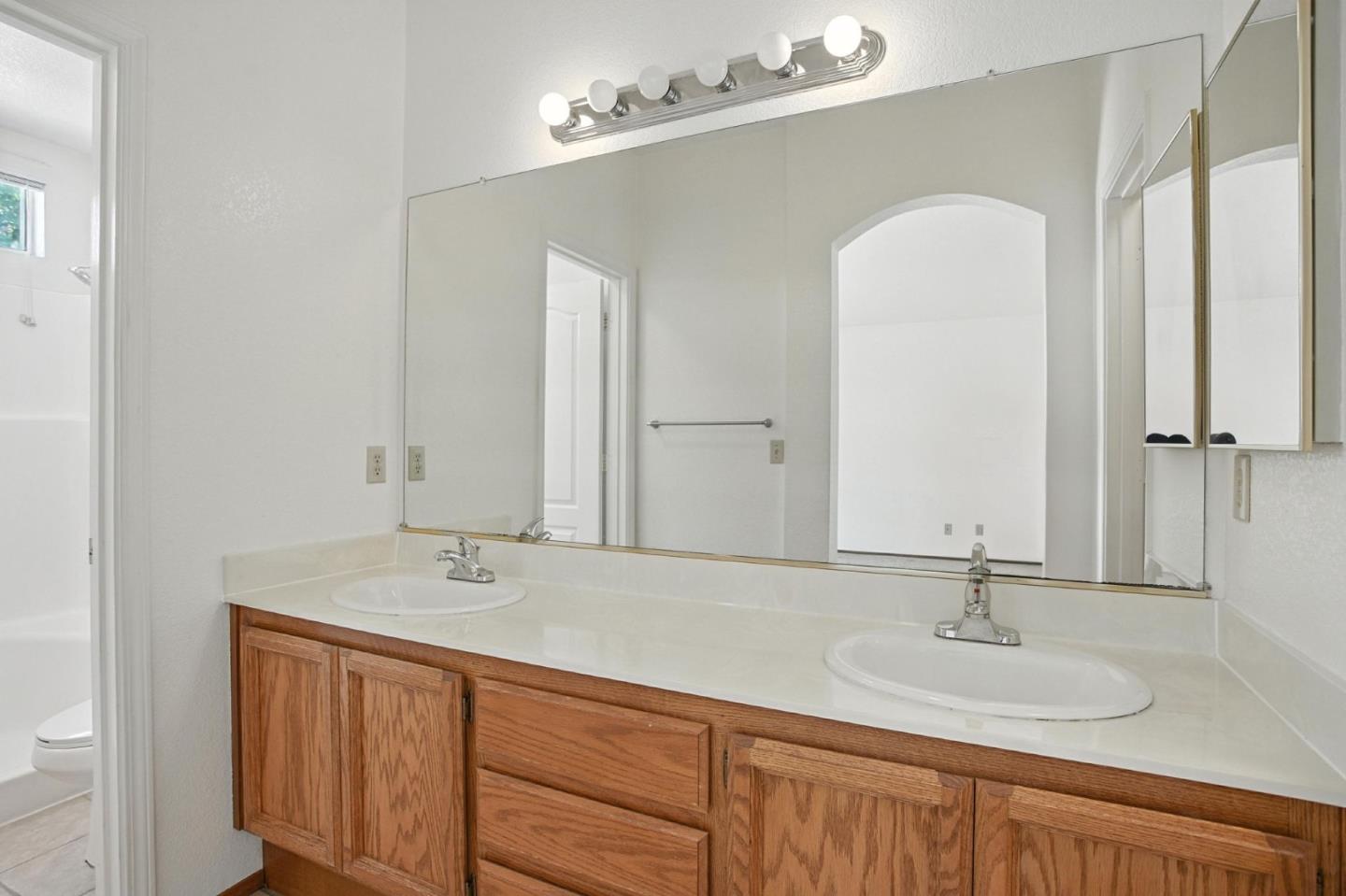 Detail Gallery Image 15 of 34 For 8534 Shadow Crest Cir, Antelope,  CA 95843 - 3 Beds | 2 Baths