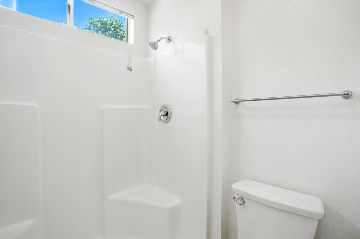 Detail Gallery Image 16 of 34 For 8534 Shadow Crest Cir, Antelope,  CA 95843 - 3 Beds | 2 Baths