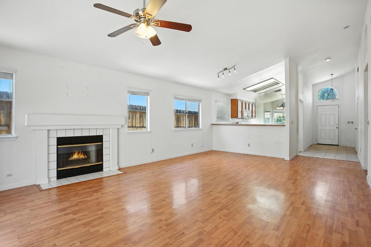 Detail Gallery Image 2 of 34 For 8534 Shadow Crest Cir, Antelope,  CA 95843 - 3 Beds | 2 Baths