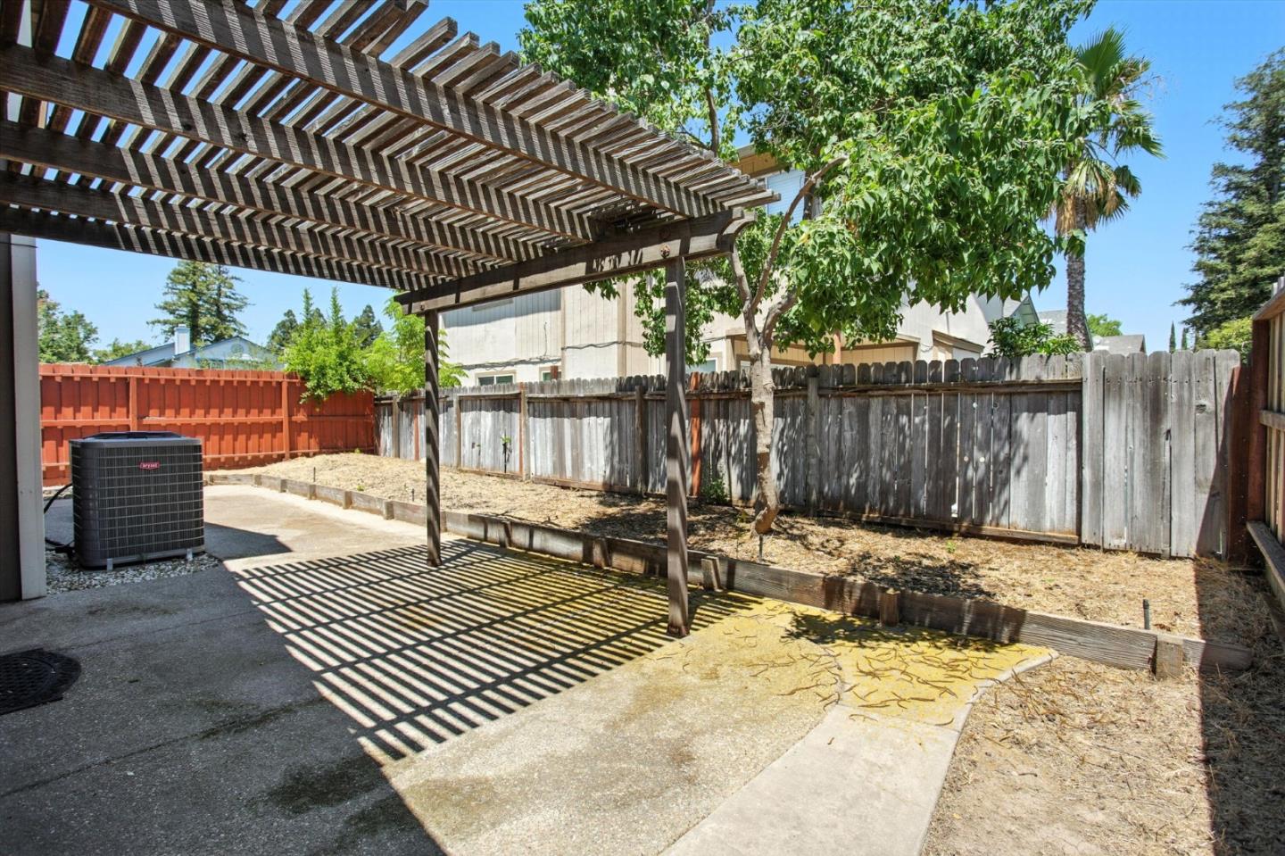 Detail Gallery Image 30 of 34 For 8534 Shadow Crest Cir, Antelope,  CA 95843 - 3 Beds | 2 Baths