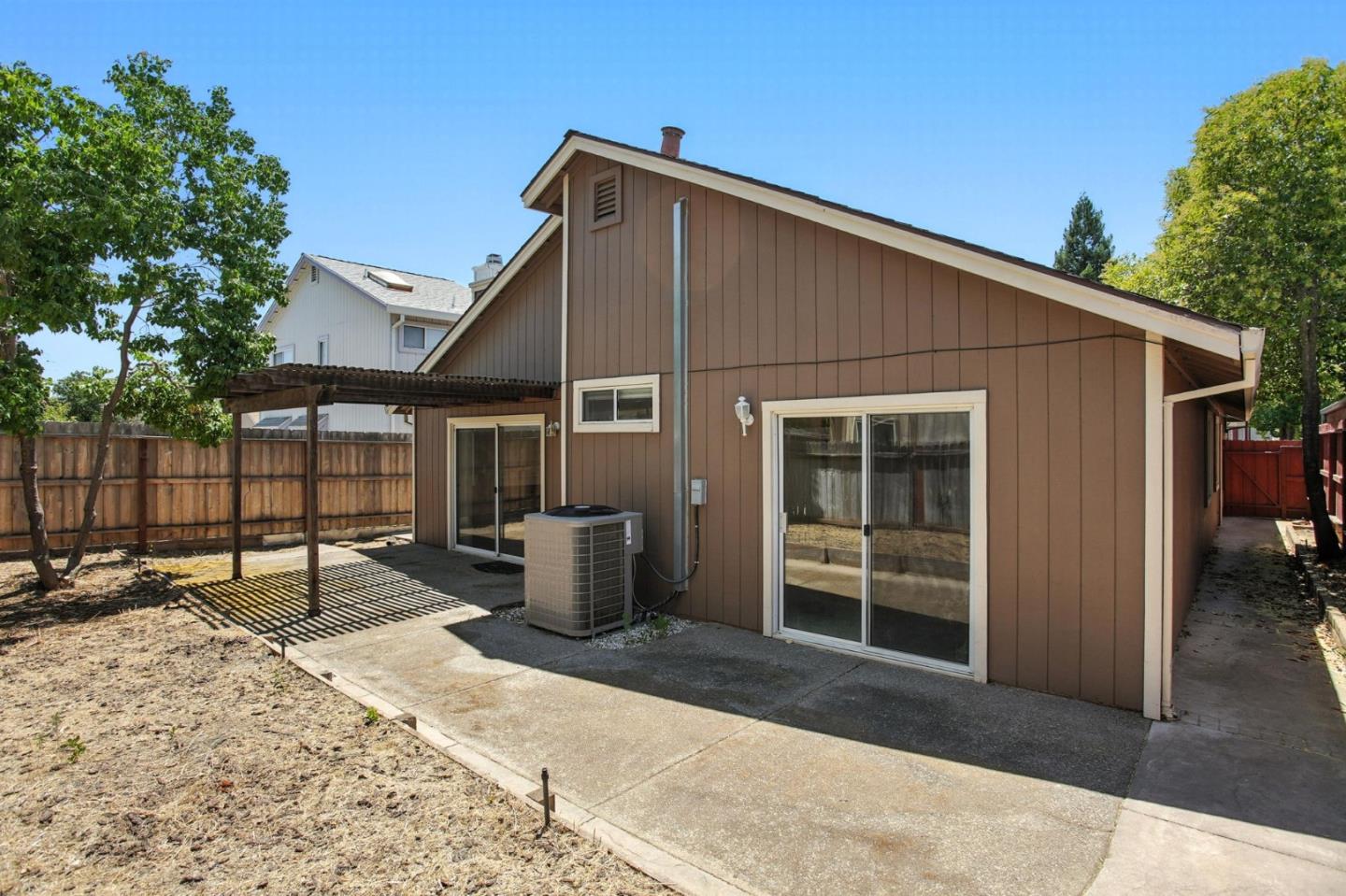 Detail Gallery Image 31 of 34 For 8534 Shadow Crest Cir, Antelope,  CA 95843 - 3 Beds | 2 Baths