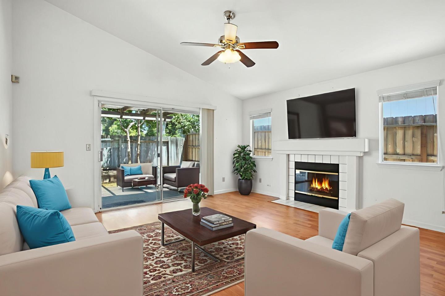 Detail Gallery Image 5 of 34 For 8534 Shadow Crest Cir, Antelope,  CA 95843 - 3 Beds | 2 Baths