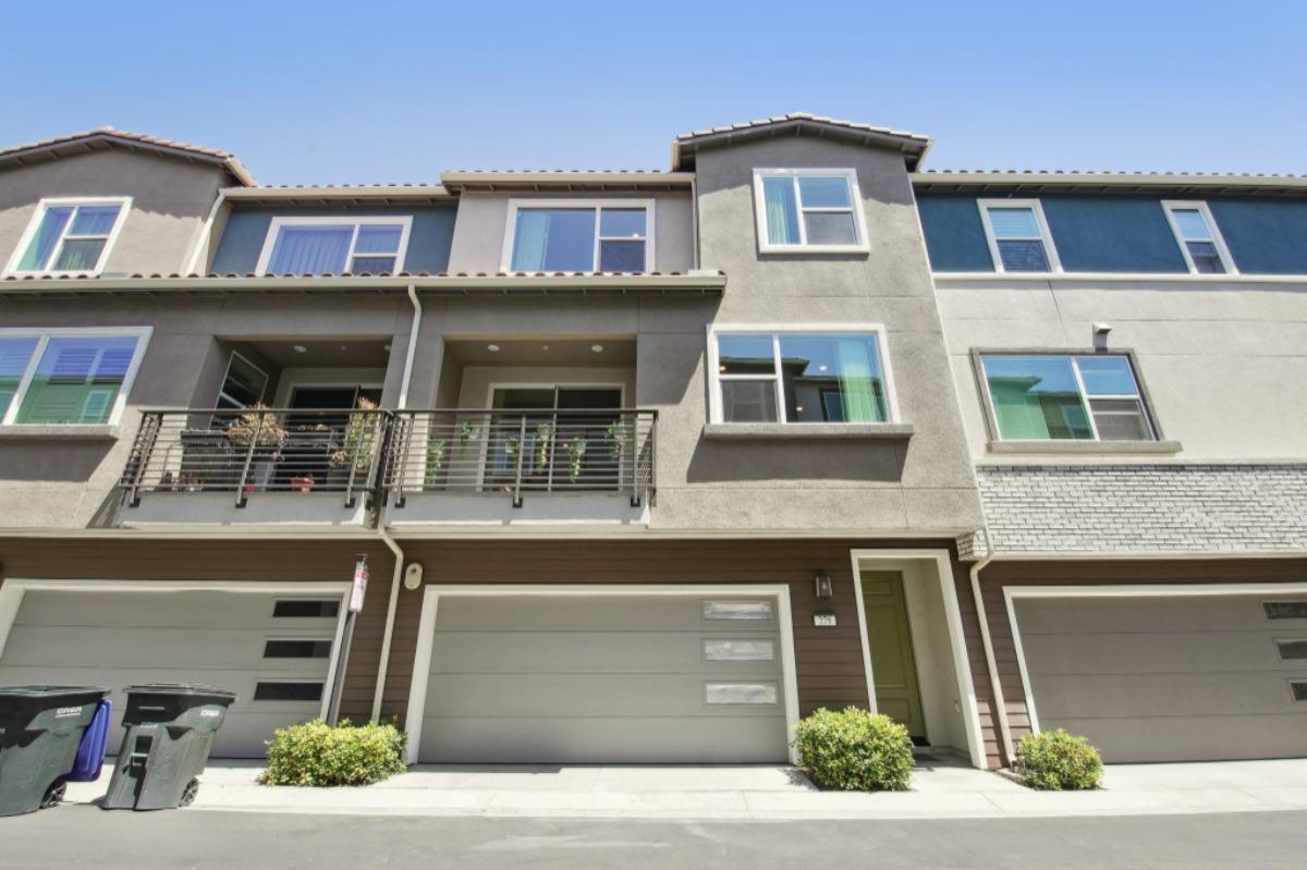 Detail Gallery Image 1 of 20 For 275 Carmona, Lake Forest,  CA 92630 - 2 Beds | 2/1 Baths
