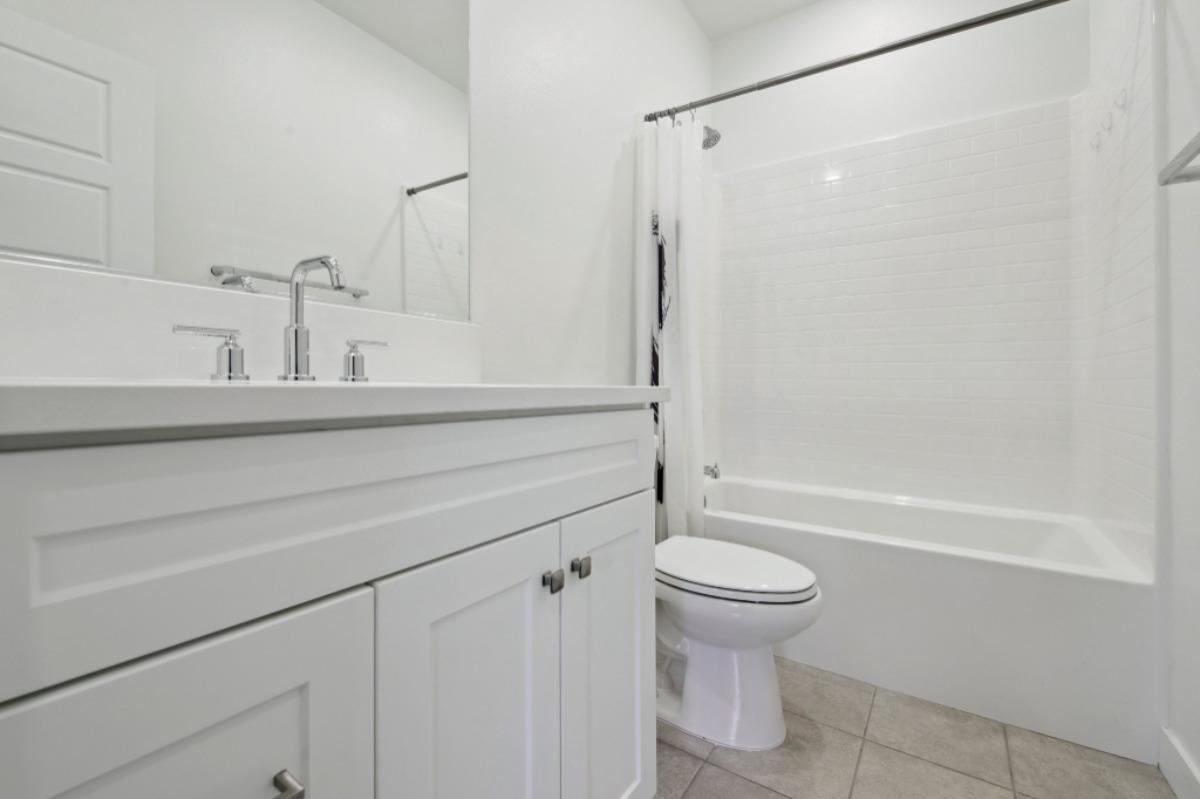 Detail Gallery Image 10 of 20 For 275 Carmona, Lake Forest,  CA 92630 - 2 Beds | 2/1 Baths