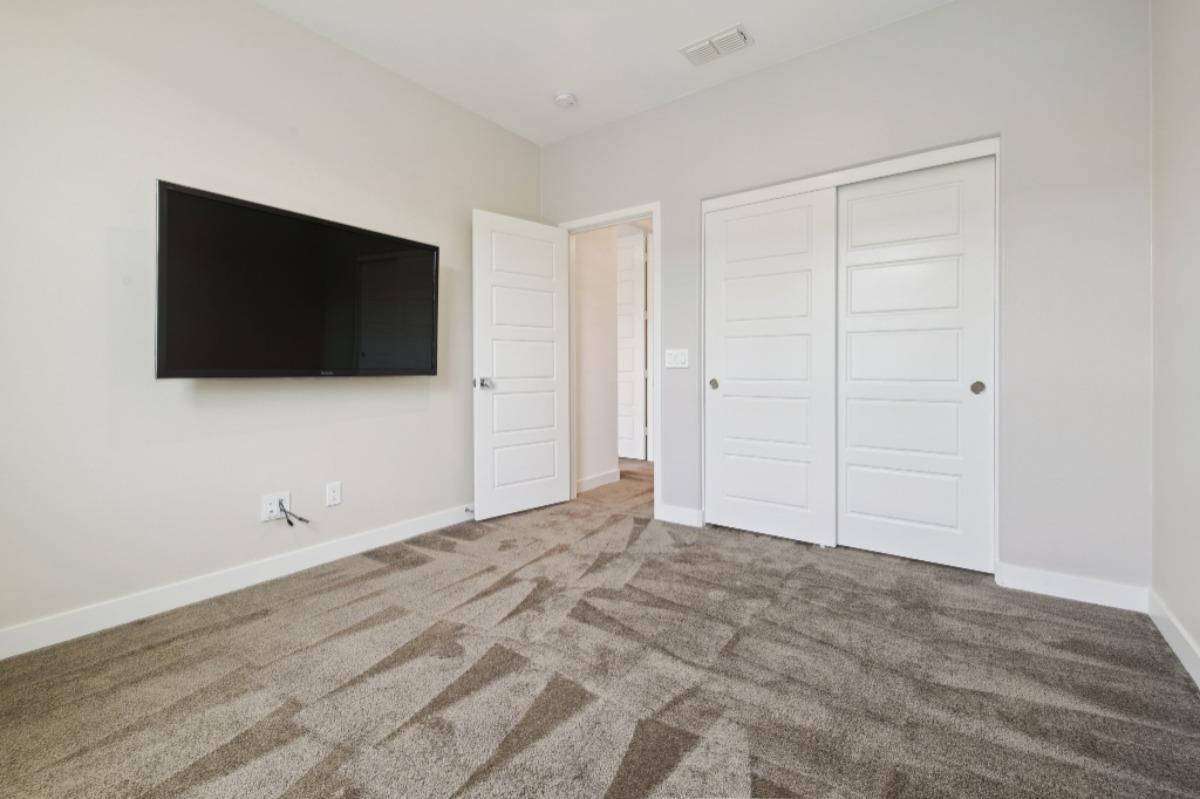Detail Gallery Image 12 of 20 For 275 Carmona, Lake Forest,  CA 92630 - 2 Beds | 2/1 Baths