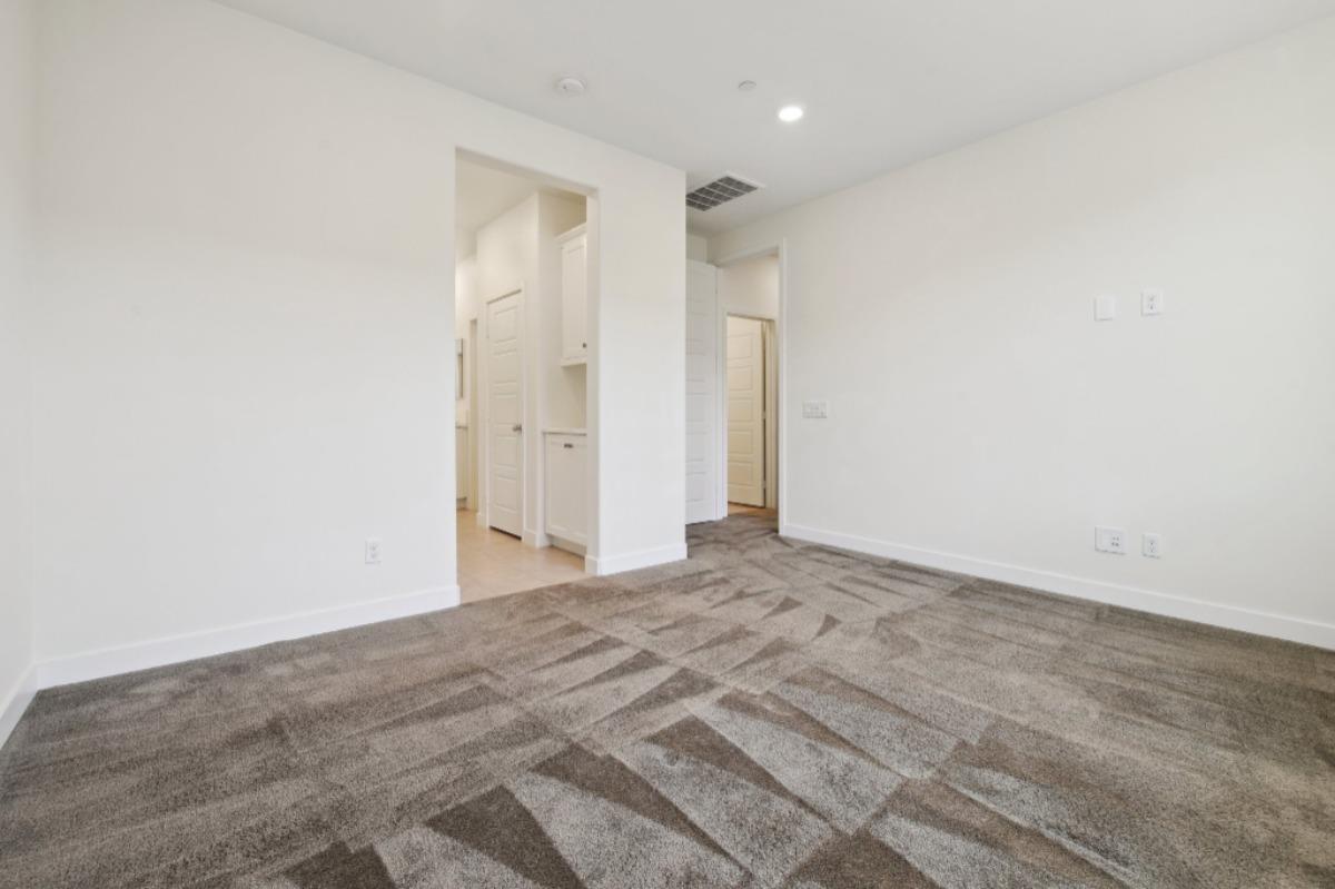 Detail Gallery Image 14 of 20 For 275 Carmona, Lake Forest,  CA 92630 - 2 Beds | 2/1 Baths