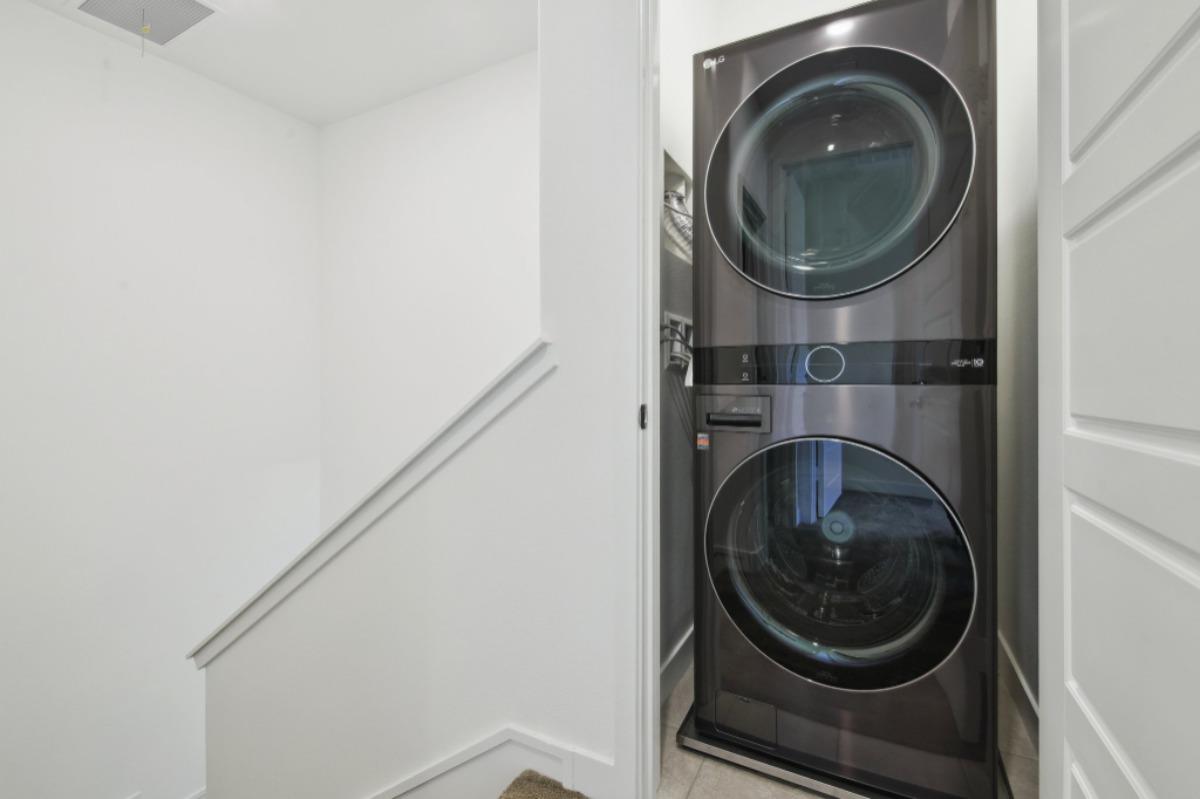 Detail Gallery Image 9 of 20 For 275 Carmona, Lake Forest,  CA 92630 - 2 Beds | 2/1 Baths