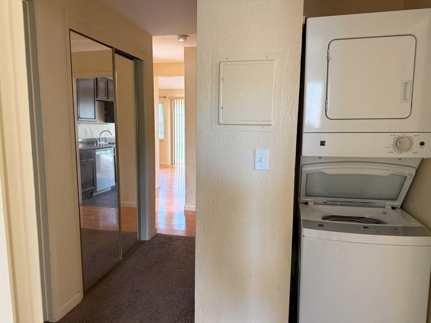 Detail Gallery Image 3 of 21 For 1091 Mohr Ln #D,  Concord,  CA 94518 - 3 Beds | 2 Baths