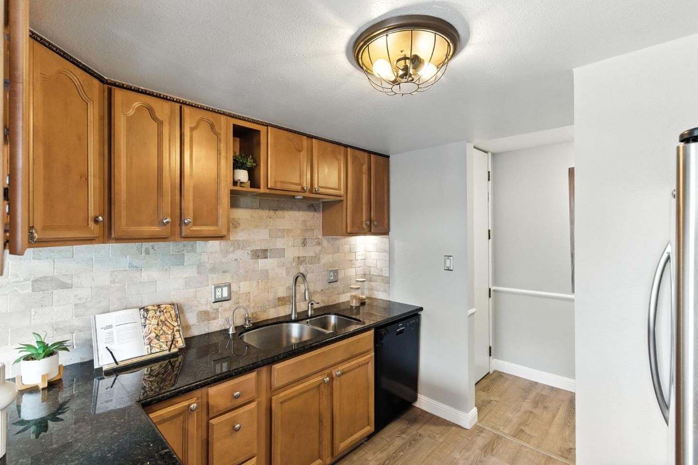 Detail Gallery Image 10 of 35 For 3317 Shelter Creek Ln, San Bruno,  CA 94066 - 2 Beds | 2 Baths