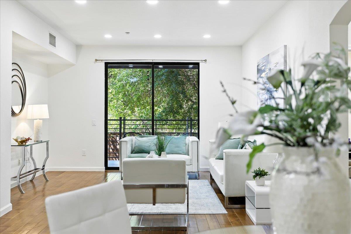 Detail Gallery Image 5 of 66 For 10745 N De Anza Blvd #115,  Cupertino,  CA 95014 - 2 Beds | 2 Baths
