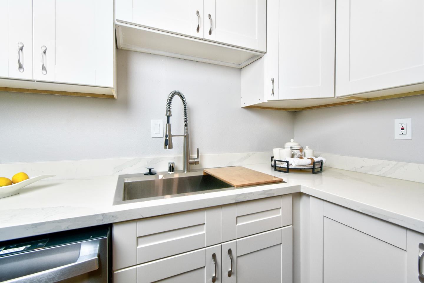 Detail Gallery Image 10 of 20 For 550 Toyon Ave #8,  San Jose,  CA 95127 - 2 Beds | 2 Baths