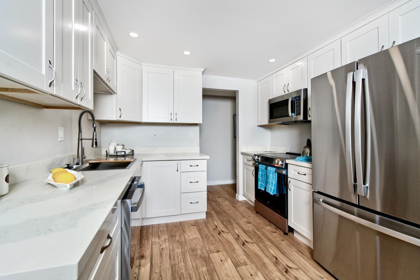 Detail Gallery Image 7 of 20 For 550 Toyon Ave #8,  San Jose,  CA 95127 - 2 Beds | 2 Baths
