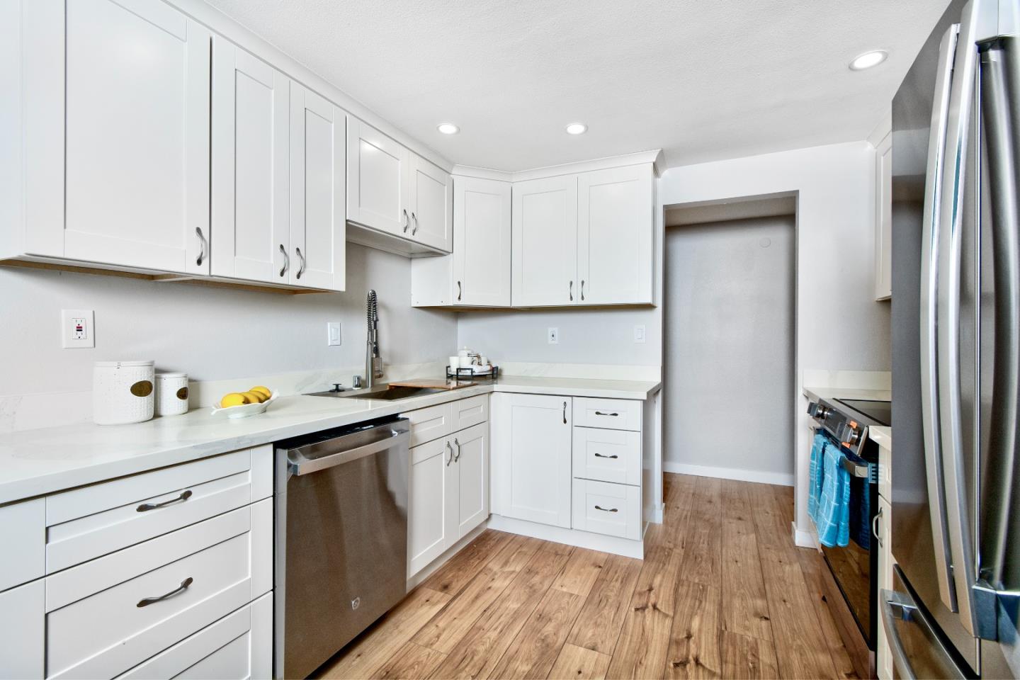 Detail Gallery Image 8 of 20 For 550 Toyon Ave #8,  San Jose,  CA 95127 - 2 Beds | 2 Baths