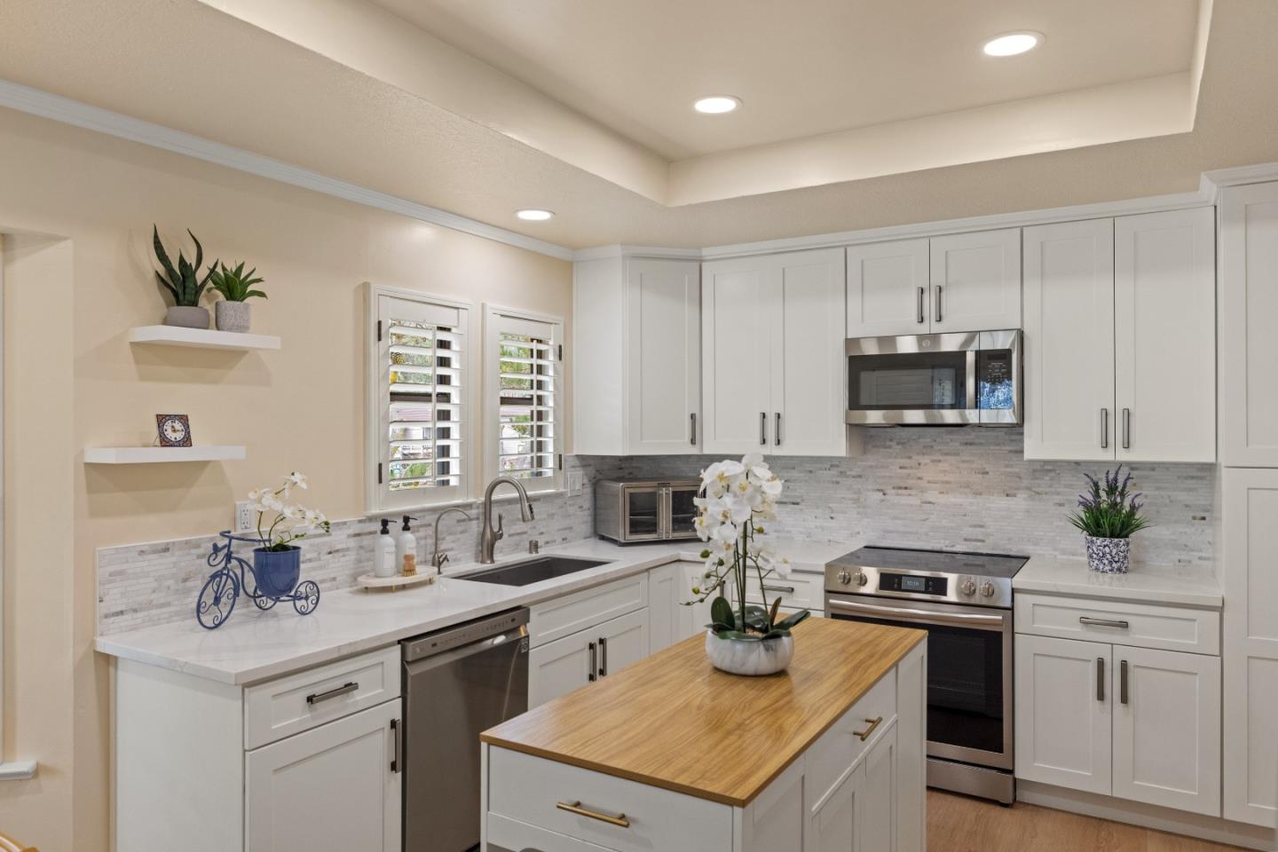 Detail Gallery Image 6 of 28 For 2896 Ransford Ave, Pacific Grove,  CA 93950 - 3 Beds | 3 Baths