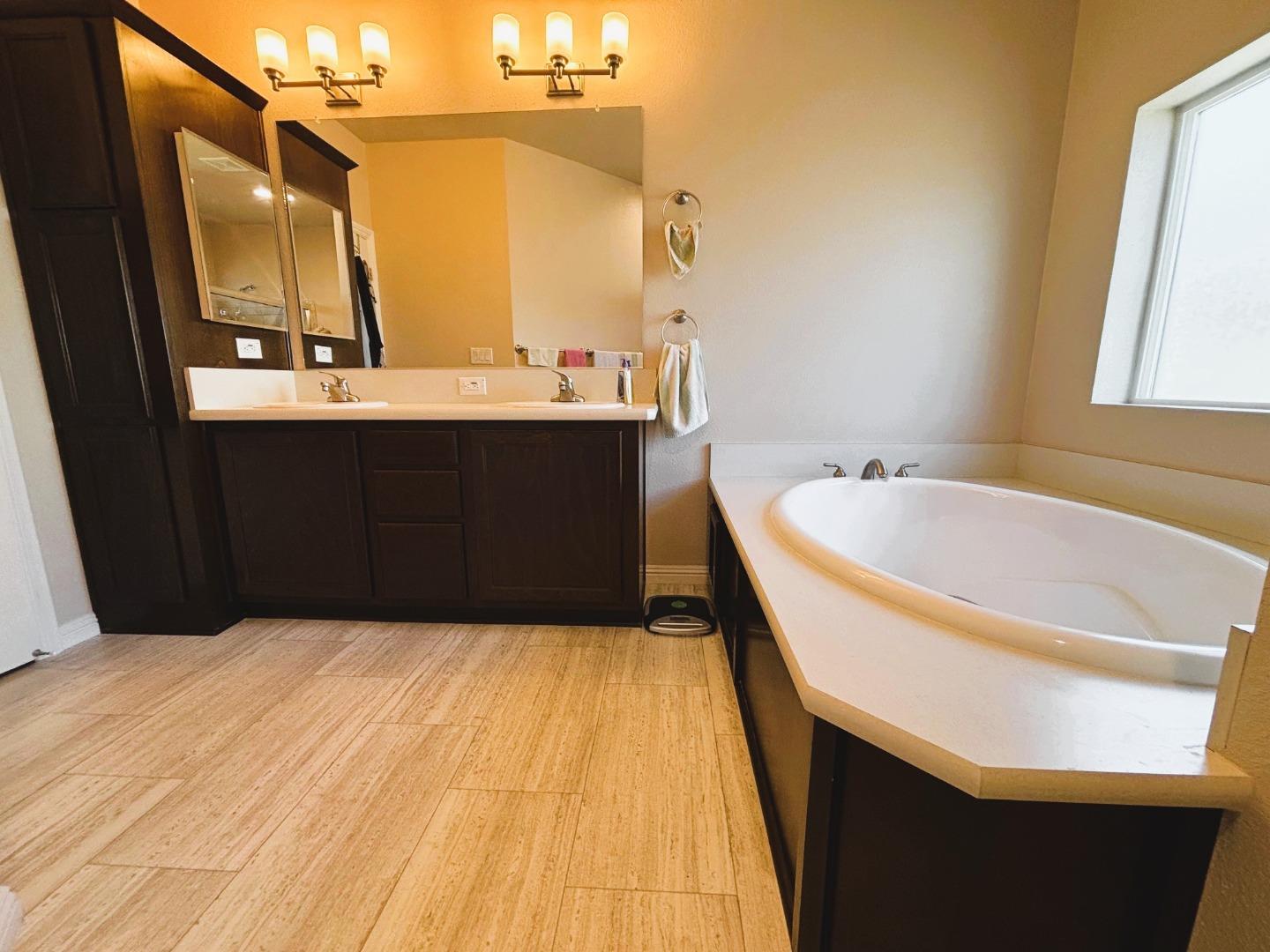 Detail Gallery Image 14 of 26 For 130 De Vaca Way #141,  Hayward,  CA 94544 - 3 Beds | 2 Baths