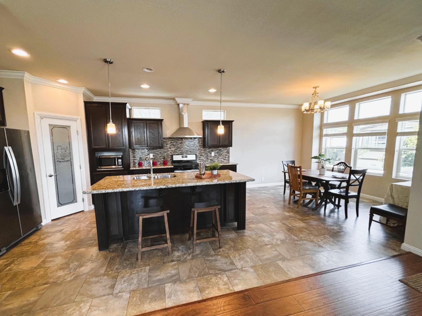 Detail Gallery Image 5 of 26 For 130 De Vaca Way #141,  Hayward,  CA 94544 - 3 Beds | 2 Baths