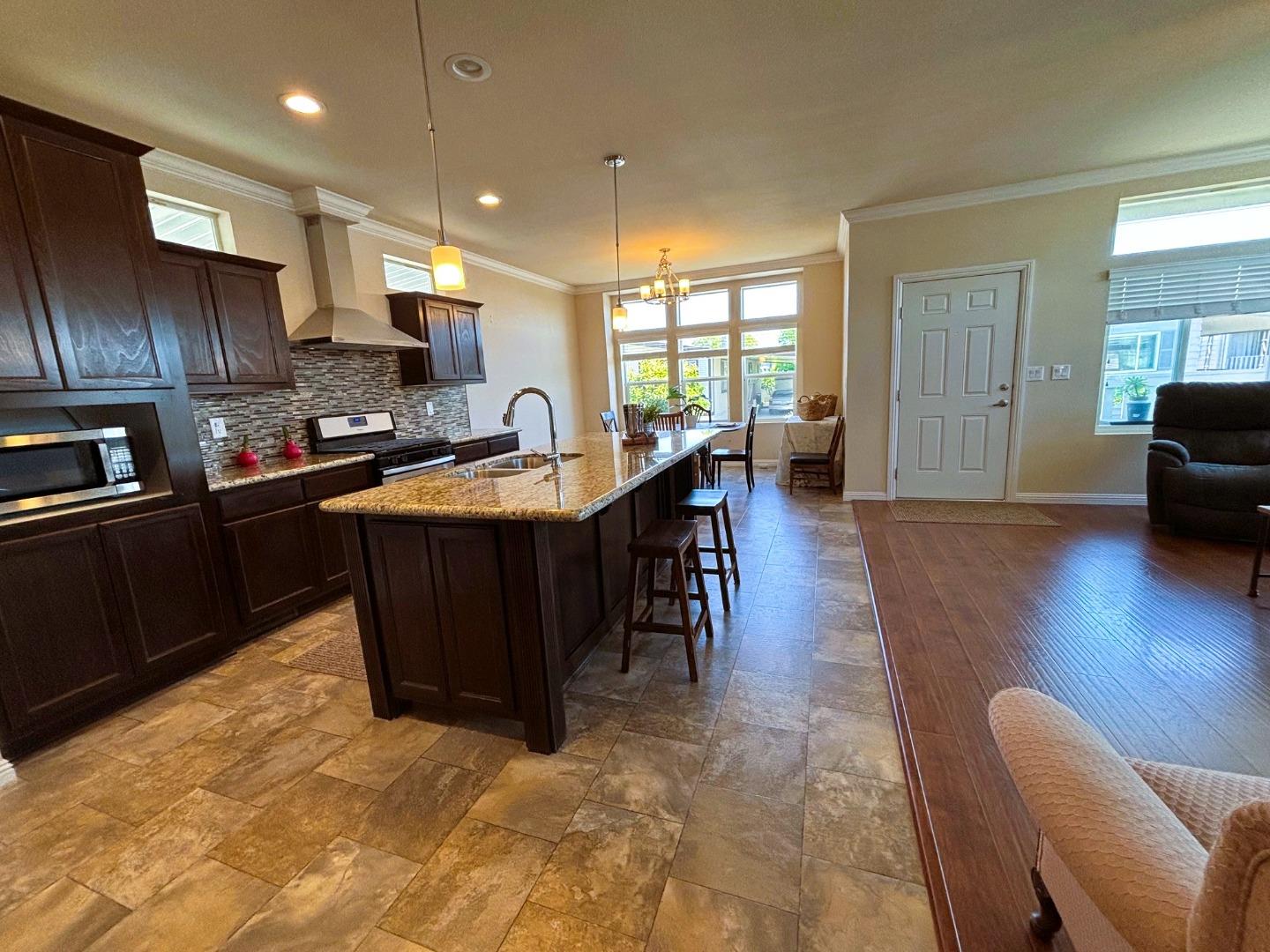 Detail Gallery Image 9 of 26 For 130 De Vaca Way #141,  Hayward,  CA 94544 - 3 Beds | 2 Baths