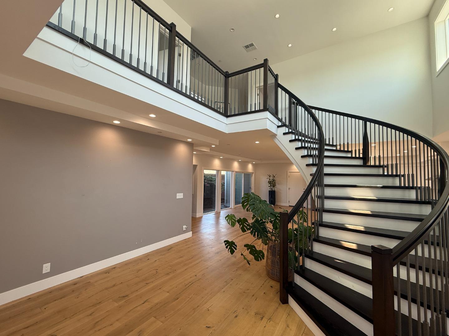 Detail Gallery Image 2 of 21 For 37000 Poplar Ave #37006,  Newark,  CA 94560 - 5 Beds | 4/1 Baths