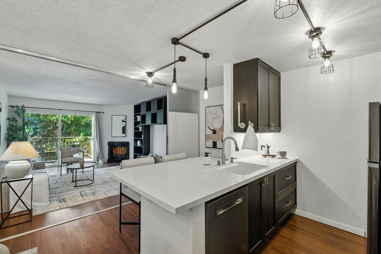 Detail Gallery Image 5 of 69 For 381 Half Moon Ln #213,  Daly City,  CA 94015 - 1 Beds | 1 Baths