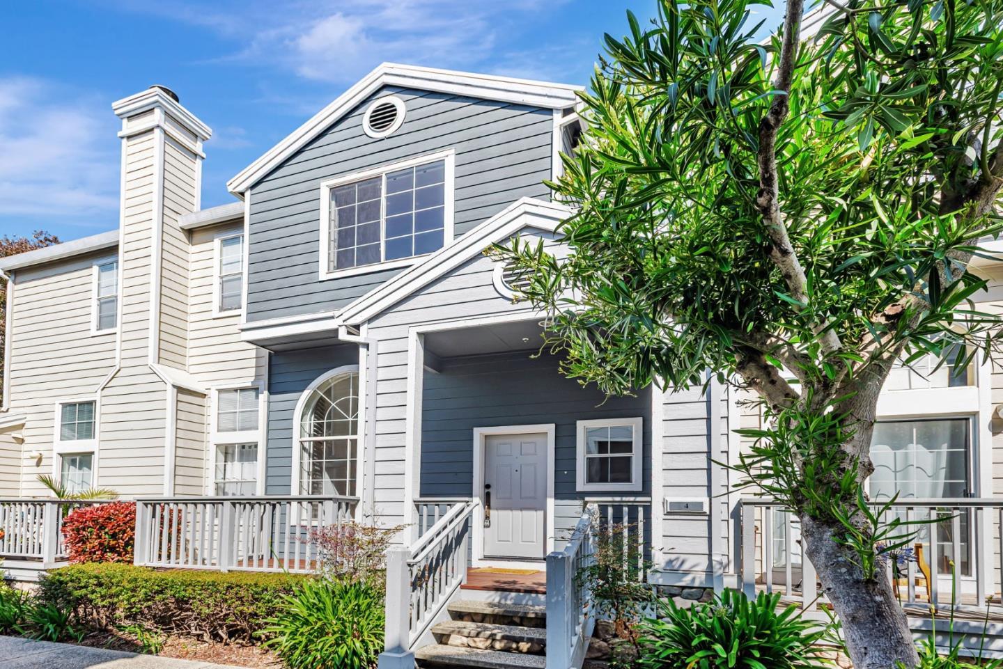 Detail Gallery Image 1 of 44 For 4 Brigantine Ln, Redwood City,  CA 94065 - 3 Beds | 2/1 Baths