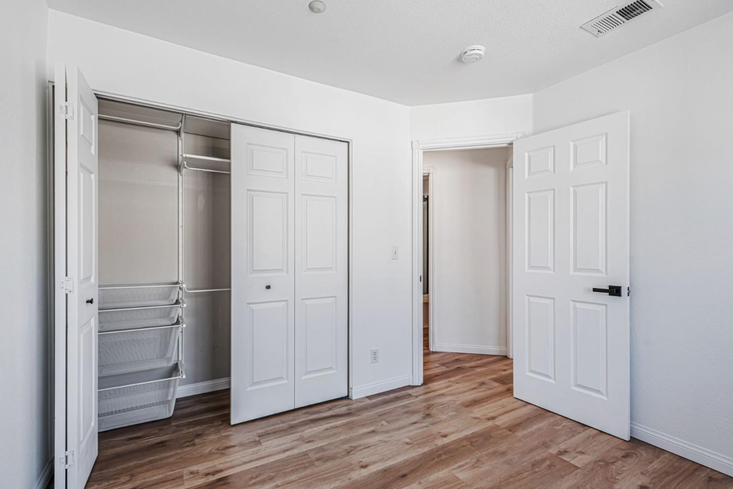 Detail Gallery Image 31 of 44 For 4 Brigantine Ln, Redwood City,  CA 94065 - 3 Beds | 2/1 Baths