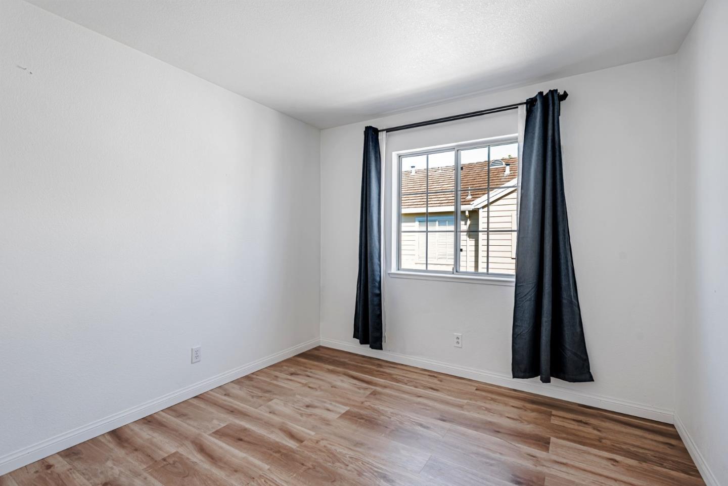 Detail Gallery Image 32 of 44 For 4 Brigantine Ln, Redwood City,  CA 94065 - 3 Beds | 2/1 Baths