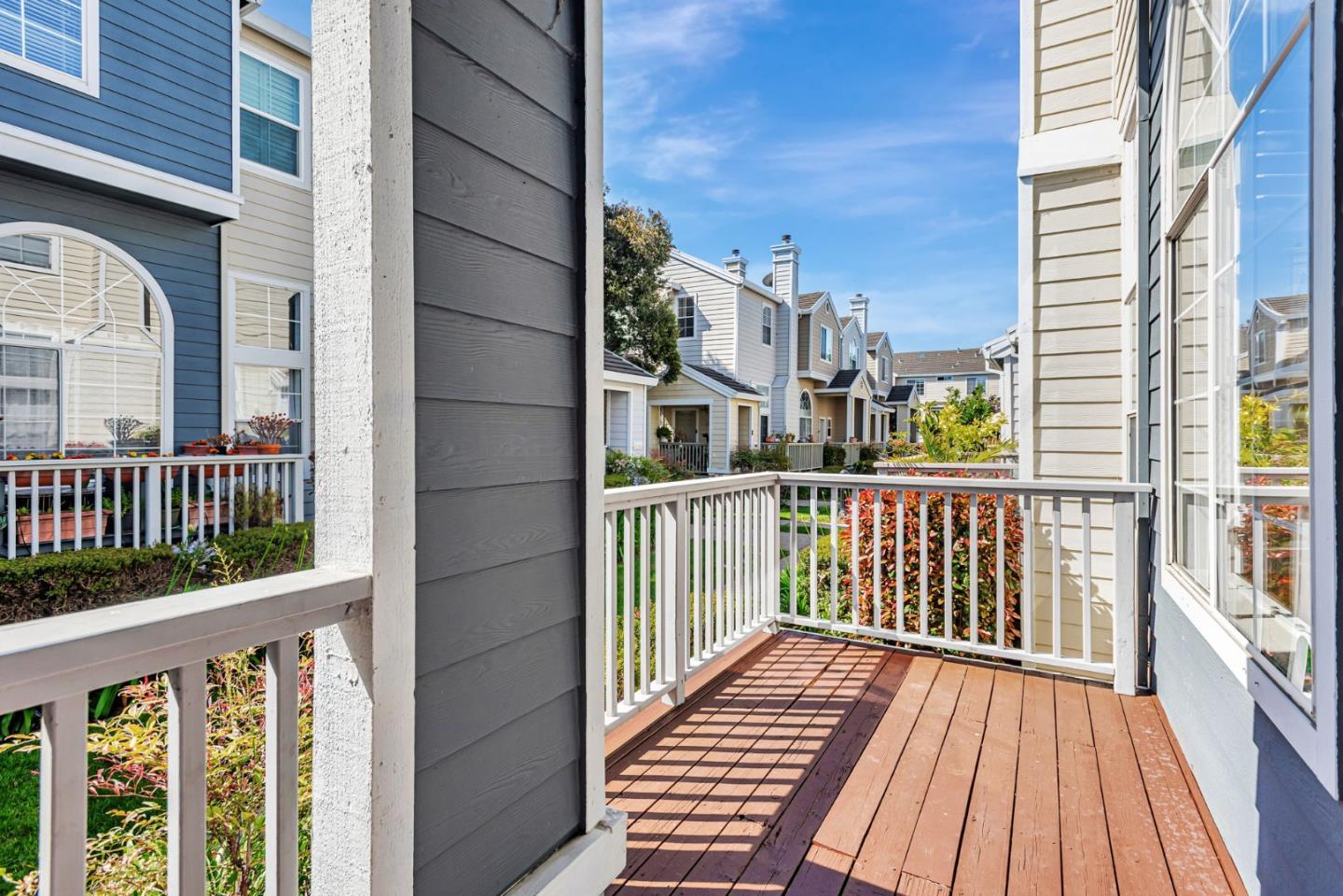 Detail Gallery Image 38 of 44 For 4 Brigantine Ln, Redwood City,  CA 94065 - 3 Beds | 2/1 Baths