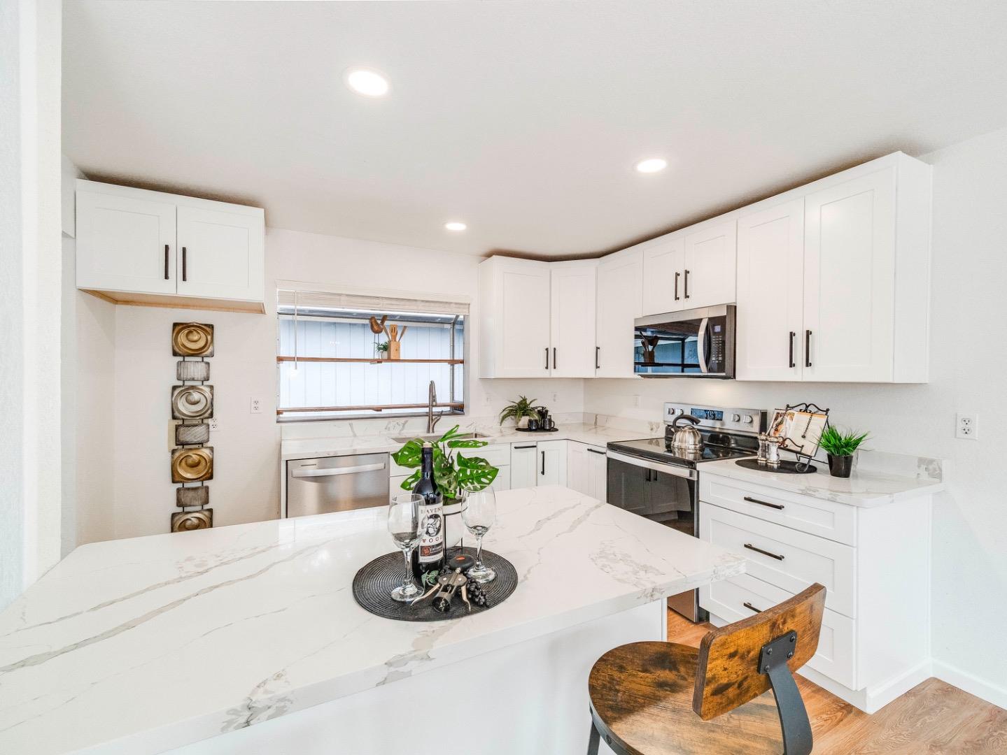 Detail Gallery Image 10 of 36 For 653 Martinique Ct, San Jose,  CA 95123 - 2 Beds | 2 Baths