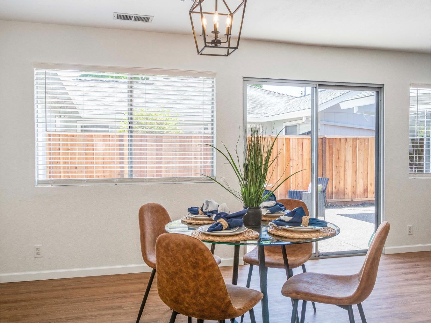 Detail Gallery Image 13 of 36 For 653 Martinique Ct, San Jose,  CA 95123 - 2 Beds | 2 Baths