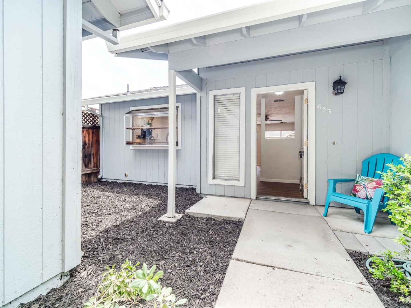 Detail Gallery Image 2 of 36 For 653 Martinique Ct, San Jose,  CA 95123 - 2 Beds | 2 Baths