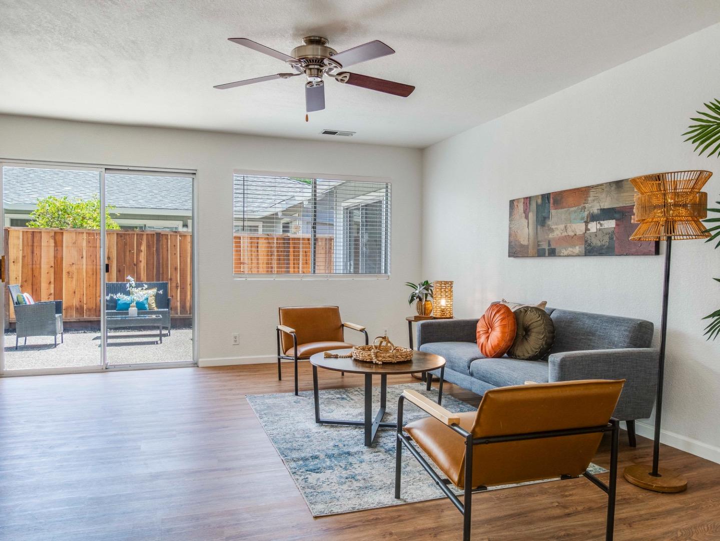 Detail Gallery Image 4 of 36 For 653 Martinique Ct, San Jose,  CA 95123 - 2 Beds | 2 Baths