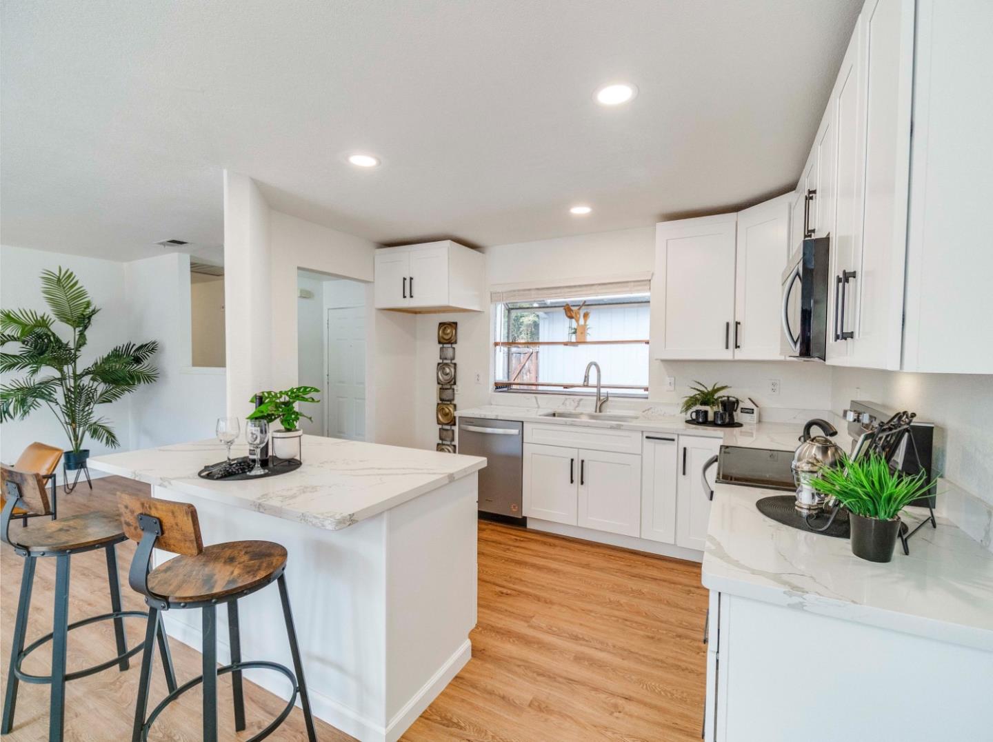 Detail Gallery Image 8 of 36 For 653 Martinique Ct, San Jose,  CA 95123 - 2 Beds | 2 Baths