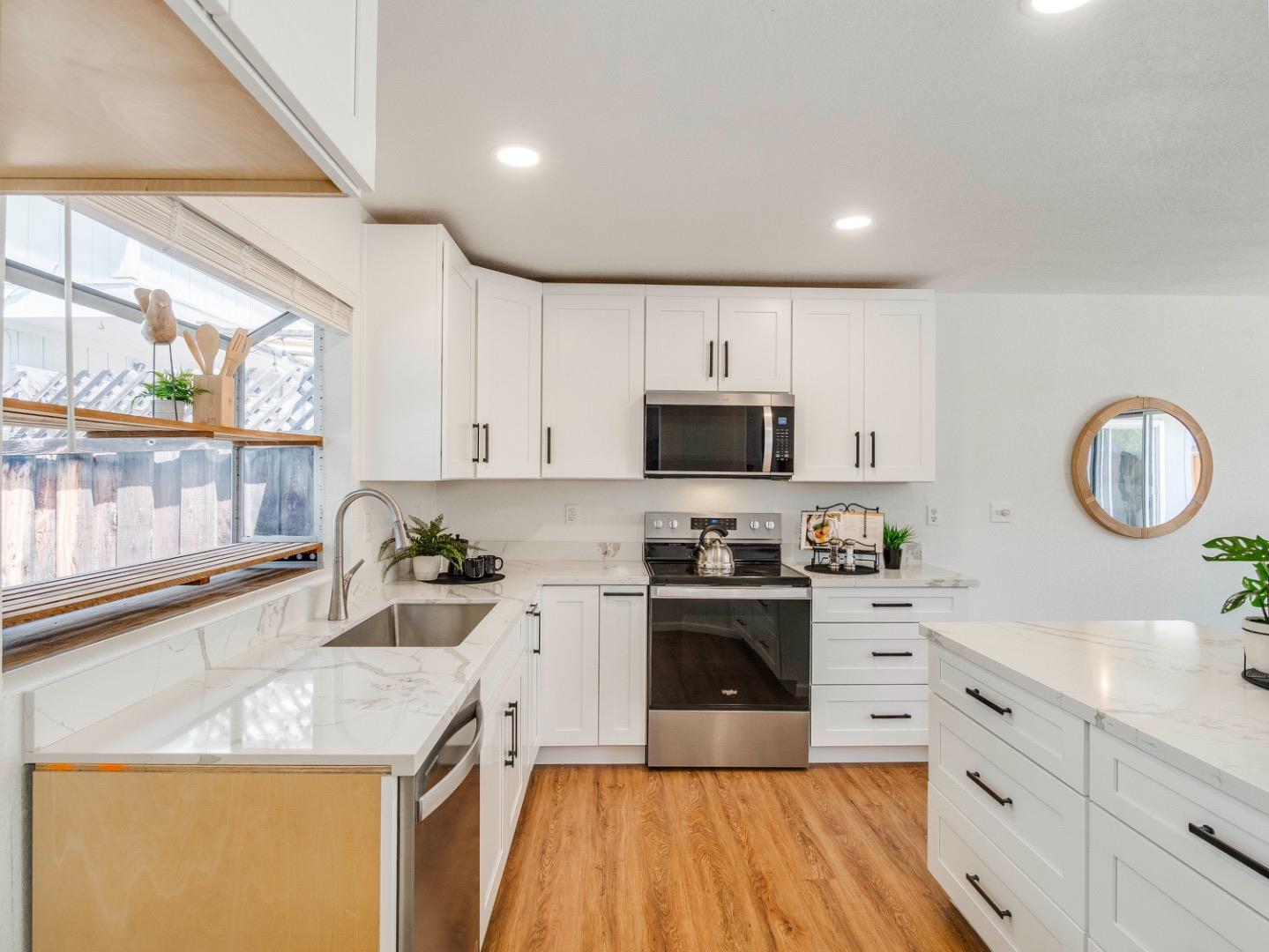 Detail Gallery Image 9 of 36 For 653 Martinique Ct, San Jose,  CA 95123 - 2 Beds | 2 Baths