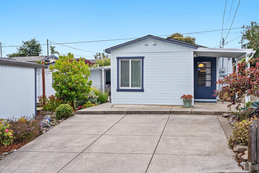 Detail Gallery Image 10 of 46 For 425 Seacliff Dr, Aptos,  CA 95003 - 3 Beds | 2 Baths