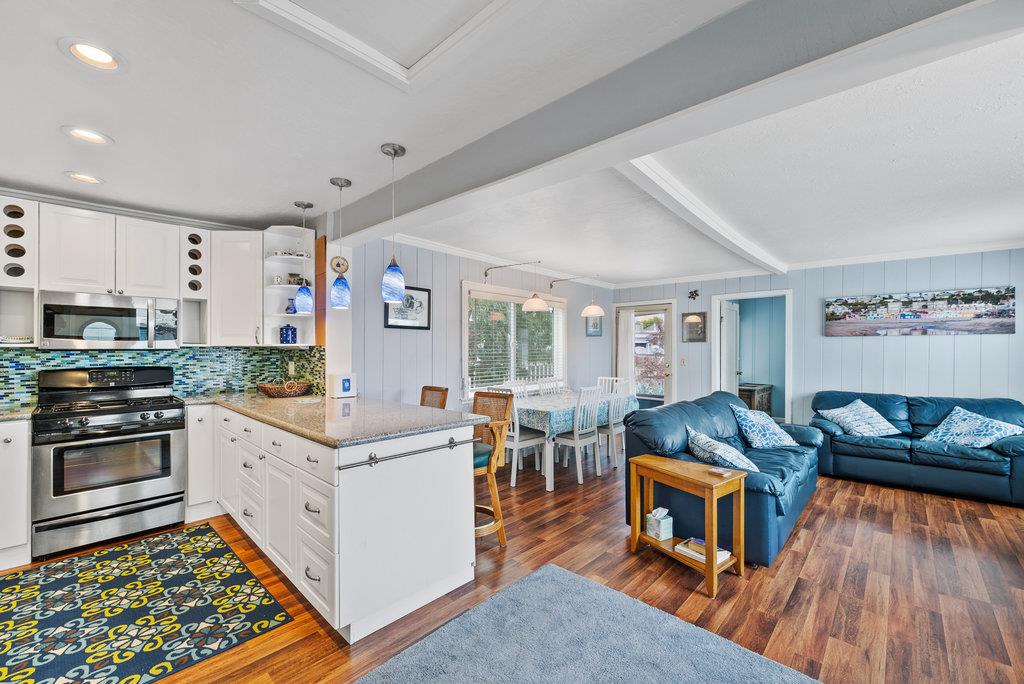 Detail Gallery Image 13 of 46 For 425 Seacliff Dr, Aptos,  CA 95003 - 3 Beds | 2 Baths
