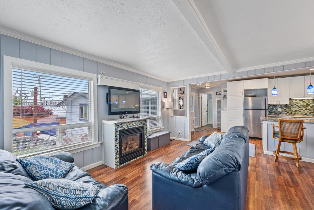 Detail Gallery Image 5 of 46 For 425 Seacliff Dr, Aptos,  CA 95003 - 3 Beds | 2 Baths