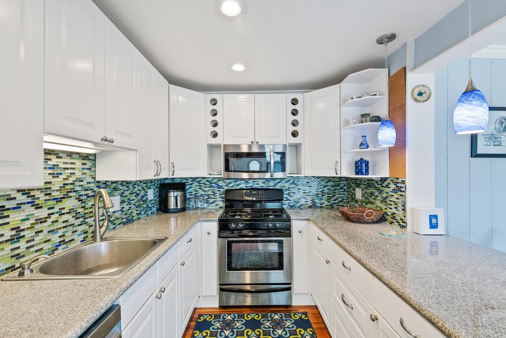 Detail Gallery Image 7 of 46 For 425 Seacliff Dr, Aptos,  CA 95003 - 3 Beds | 2 Baths