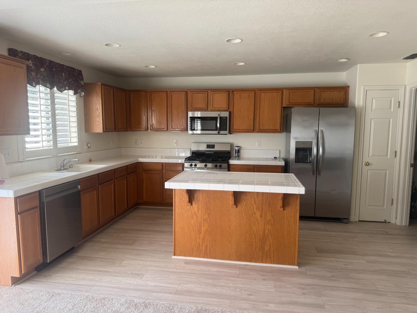 Detail Gallery Image 2 of 12 For 1444 Brahma St, Patterson,  CA 95363 - 4 Beds | 2/1 Baths